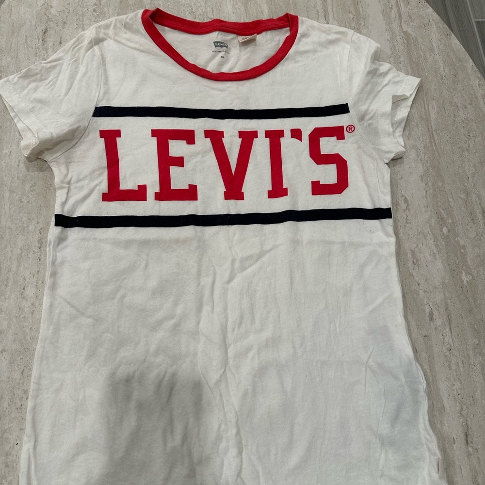 Levi’s tshirt